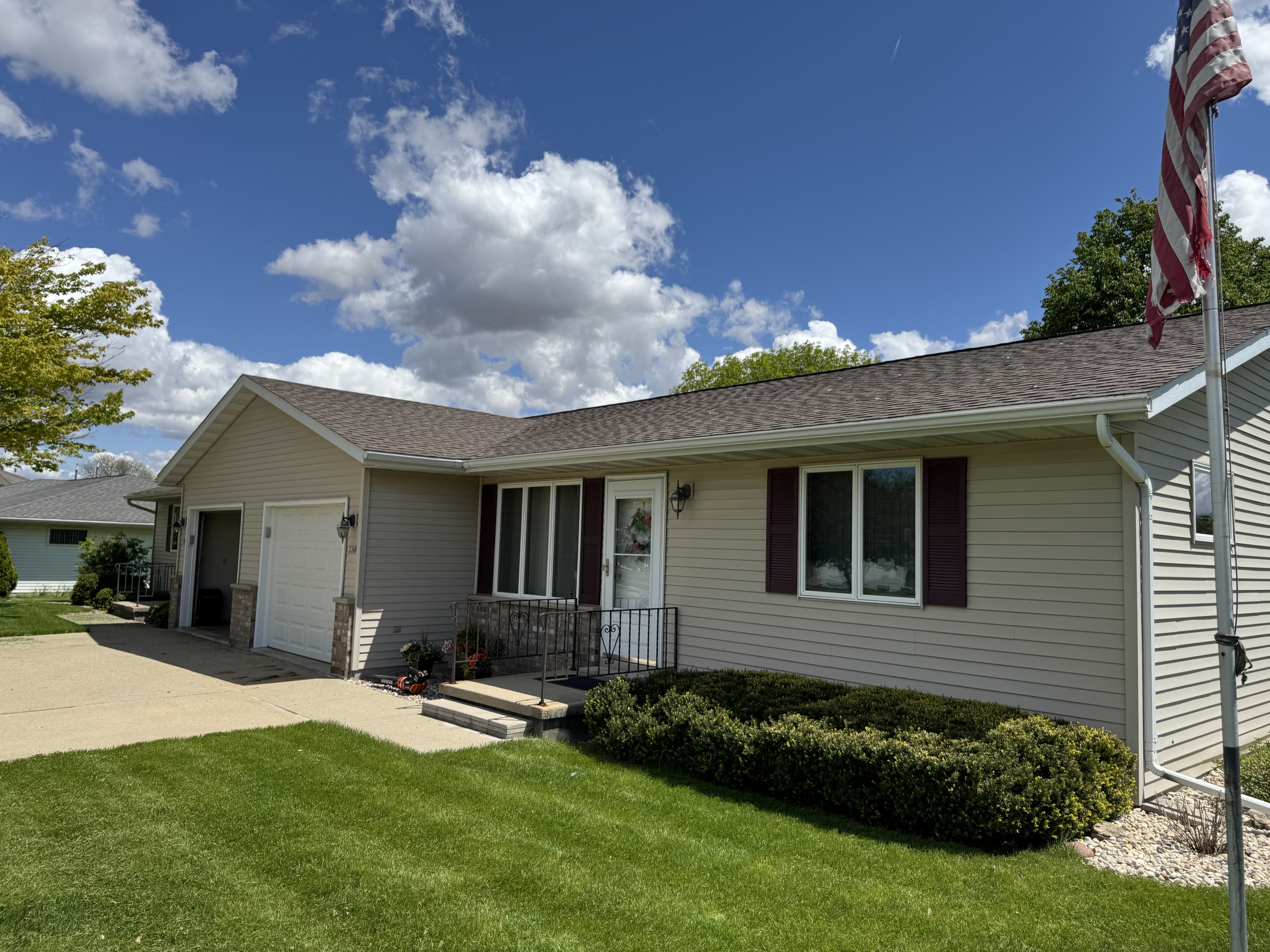 Summit Window Washing technician cleaning windows